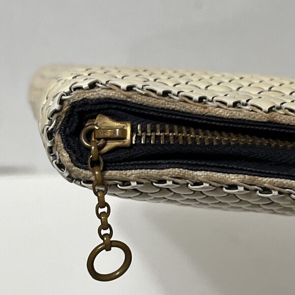 Vintage Whiting And Davis Off White Metal Mesh Zip Around Clutch Purse USA 8”x5” - Picture 4 of 6